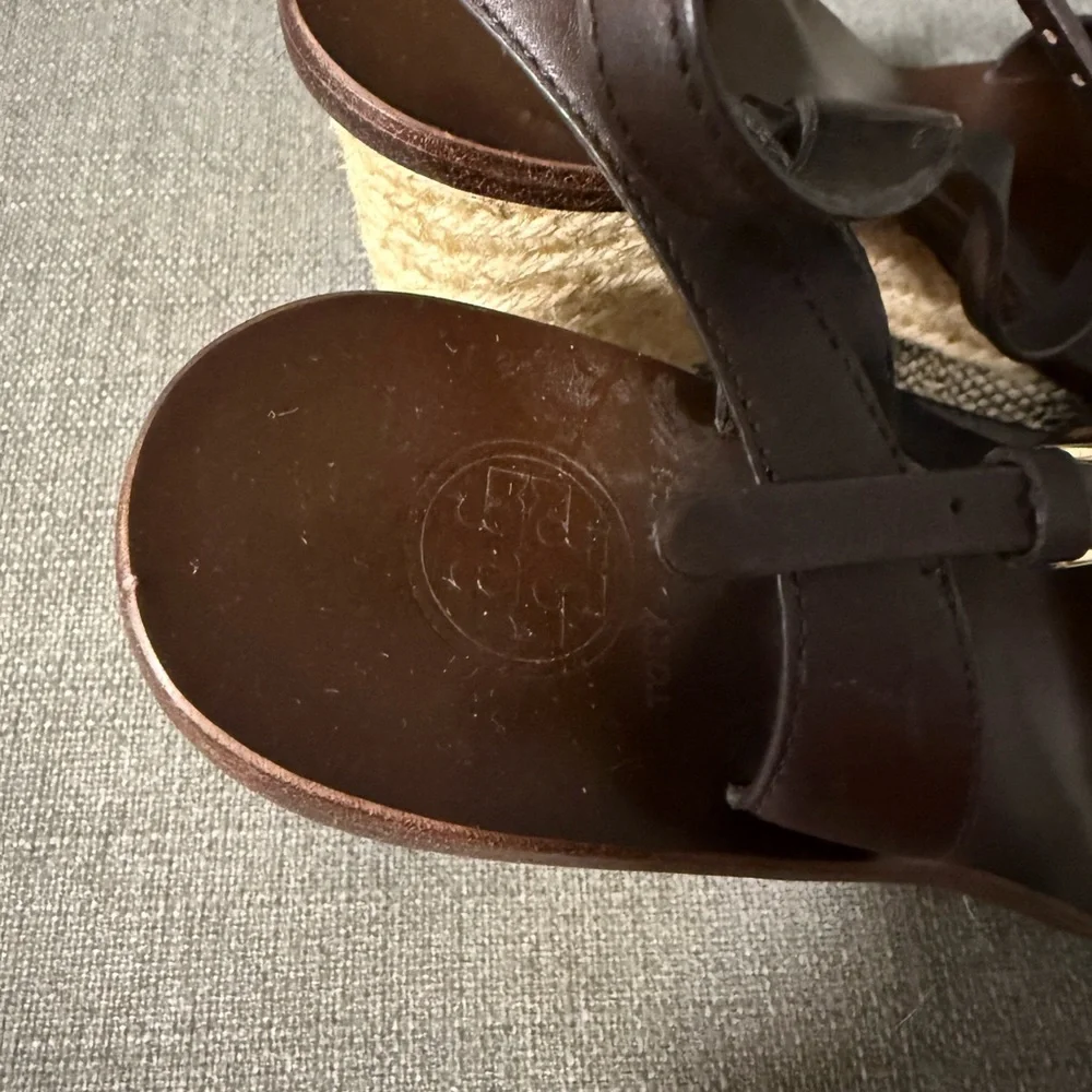 Tory Burch Malaga Snakeskin Wedges Size 7 M Ankle Strap - Picture 4 of 7